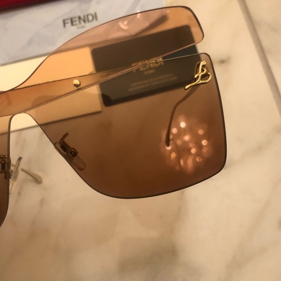 ?NEW FENDI BUTTERFLY SUNGLASSES ?